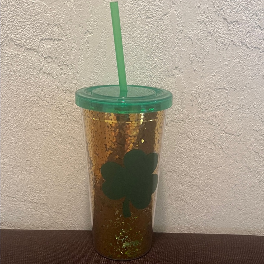 #0959** Happy St Patrick’s Day: Gold Sequin Tumbler with Green Lid and Straw
